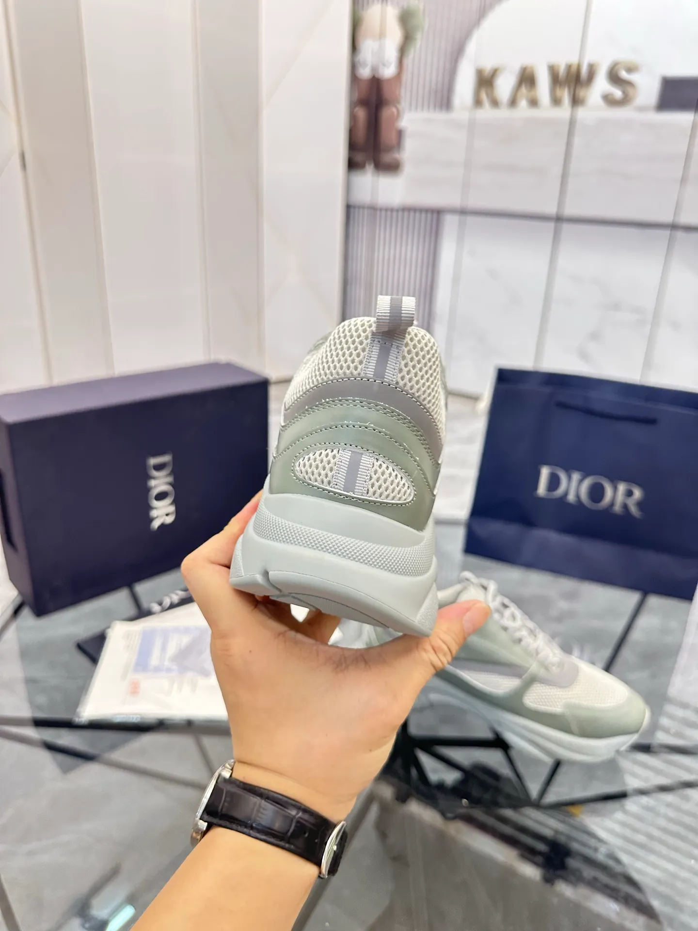 Men's shoes: 💰P460¥ Ready in Guangzhou, fully packaged Product trademark: Dior* "Dior*" low-top casual shoes Regular size: 38-46 (can be customized to 47) B22 Product materials: imported cowhide leather upper spliced ​​with original fabric, breathable lining, original outsole. Number: 920